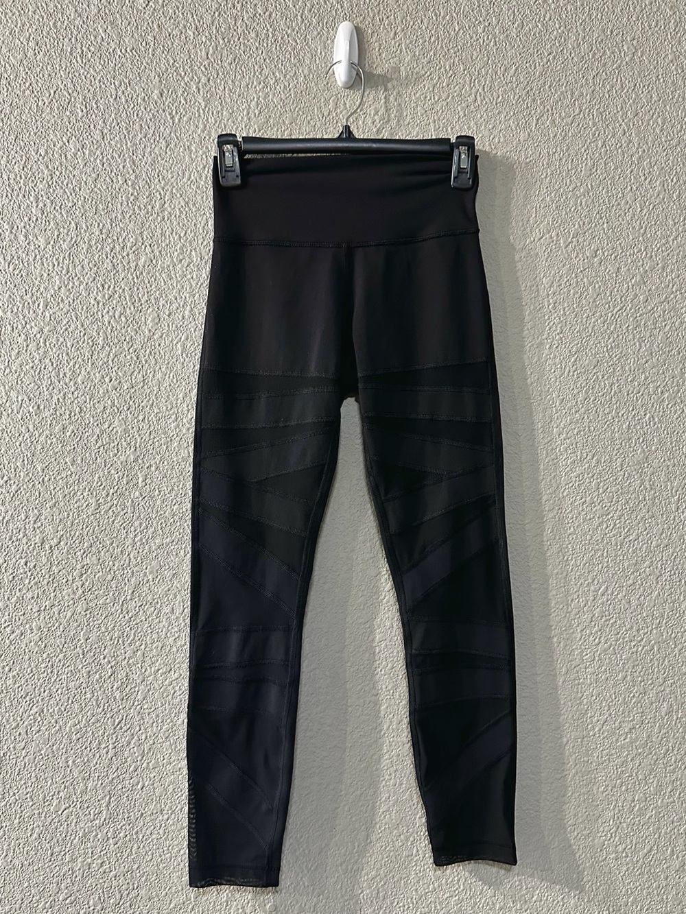Lululemon - Reveal Tight En Avant Black Mesh Leggings (size 4)